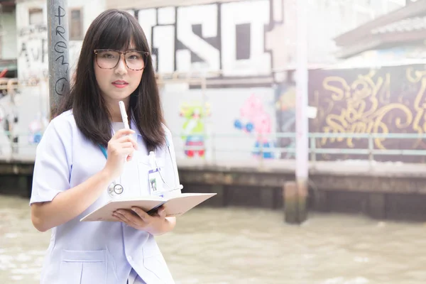 Mujer Asiática Doctor Blanco Camisa Traje Con Estetón Alcance Aire —  Fotos de Stock