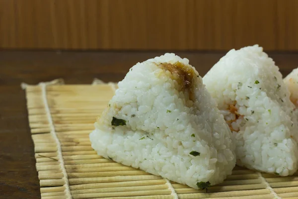 Japanisches Essen Onigiri Weißer Reis Dreieckigen Oder Zylindrischen Formen Geformt — Stockfoto