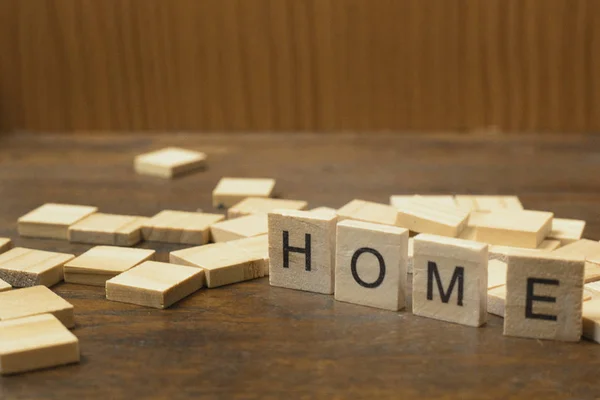 Das Heimatwort Auf Holzteller Abstrakten Hintergrund — Stockfoto