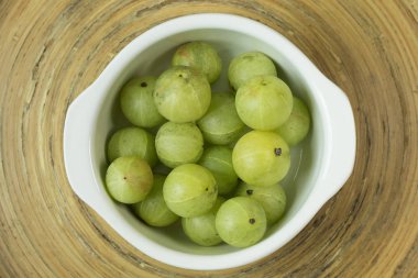 Hint bektaşi üzümü veya Phyllanthus emblica görüntü yakın arka plan için.