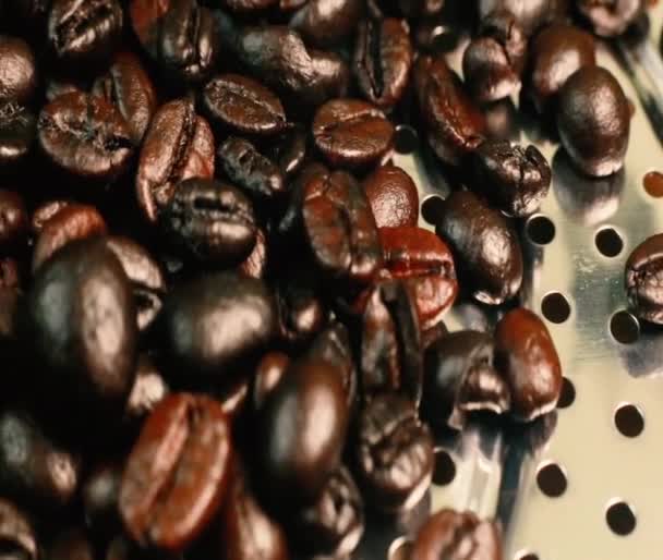 Das Filmmaterial Kaffeeröstete Kamerabewegung — Stockvideo