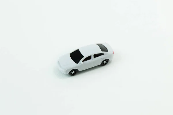 Beyaz Arka Plan Görüntüsü Üzerinde Beyaz Araba Oyuncak Yakın Çekim — Stok fotoğraf