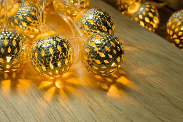 Arany Karácsonyi Fények Labda Asztal Dekoráció — Stock Fotó