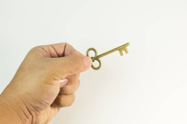Vintage altın anahtar elinde görüntü kadar kapatın.