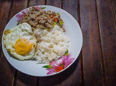 Karıştırın kızarmış fesleğen Minced domuz Tay gıda ile