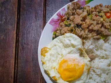 Karıştırın kızarmış fesleğen Minced domuz Tay gıda ile