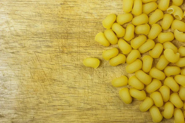 Maccheroni Crudi Ciotola Bianca Tavola Legno — Foto Stock