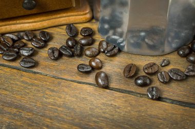 Ahşap masa kahve vintage kavurma.