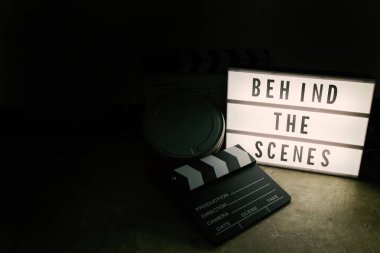 Sinema ışıklı koyu tonu film içerik.