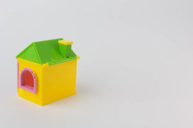  Beyaz arka planda yakın görüntü kadar ev oyuncak.