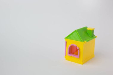  Beyaz arka planda yakın görüntü kadar ev oyuncak.