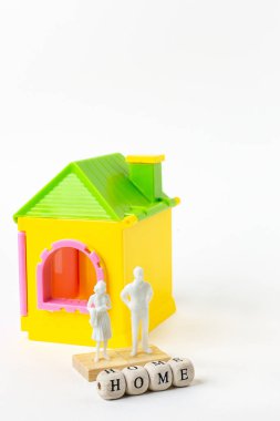 Beyaz arka plan görüntüsü üzerinde ev oyuncak yakın çekim