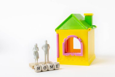 Beyaz arka plan görüntüsü üzerinde ev oyuncak yakın çekim