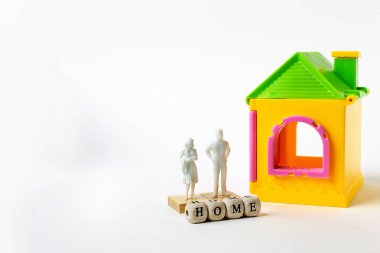 Beyaz arka plan görüntüsü üzerinde ev oyuncak yakın çekim