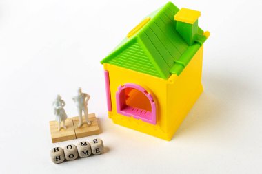 Beyaz arka plan görüntüsü üzerinde ev oyuncak yakın çekim