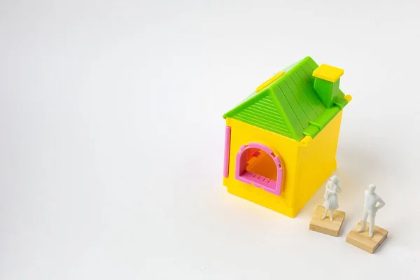 El juguete en casa sobre fondo blanco imagen de cerca —  Fotos de Stock
