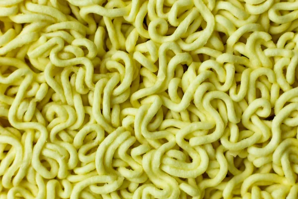 The Instant noodle on black ceramic plate close up. — Stock Photo, Image