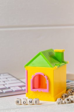 Beyaz arka plan görüntüsü üzerinde ev oyuncak .
