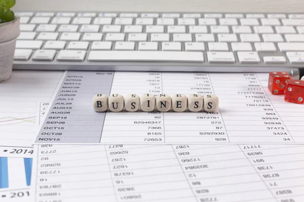 La parola Business su cubo di legno immagine del contenuto aziendale . — Foto Stock