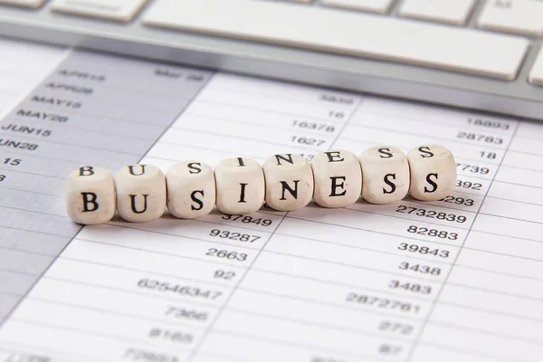 A palavra de negócio no cubo de madeira imagem de conteúdo de negócios . — Fotografia de Stock