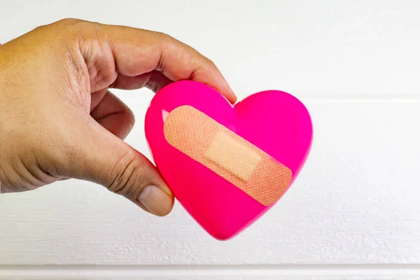 Ροζ καρδιά και χέρι για ιατρικό περιεχόμενο. — Φωτογραφία Αρχείου