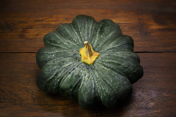 Green pumpkin on wood table image close up. — Stock Photo, Image