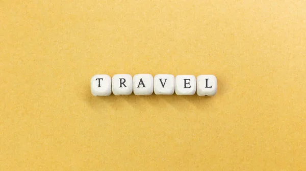 Viaggio cubo di legno close up immagine per il contenuto di viaggio . — Foto Stock
