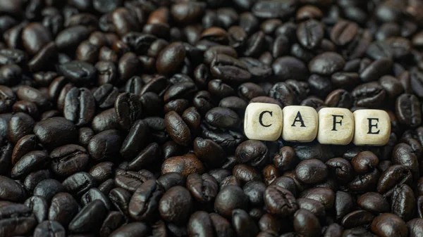 Café Assado Texto Cubo Madeira Perto Imagem — Fotografia de Stock