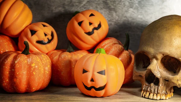 Pumpa Jack på träbord för Halloween innehåll. — Stockfoto