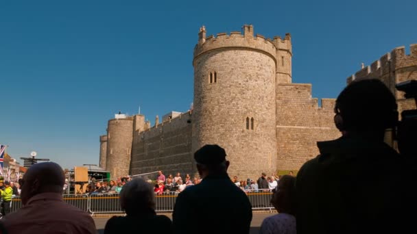 ハリー王子とウィンザー城、バークシャー、イギリス、英国、Meghan マークル ロイヤルウェディング — ストック動画