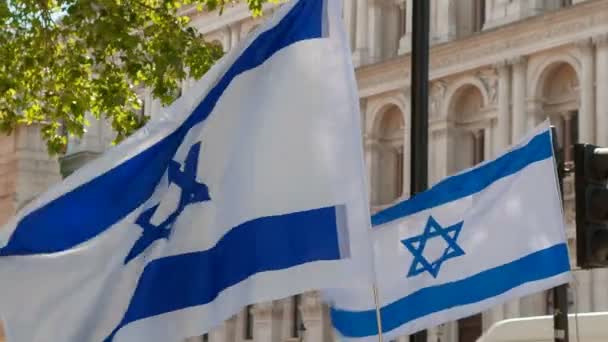 Израильские флаги в ожидании — стоковое видео