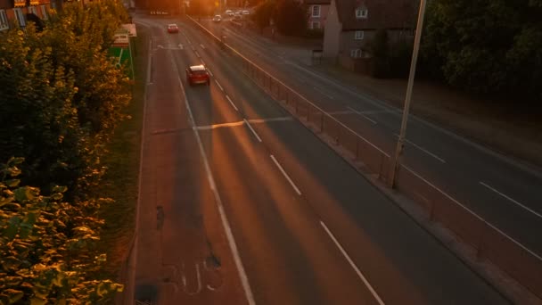 Водіння додому захід сонця — стокове відео
