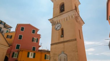Cinque Terre, Liguria, İtalya da bazı güzel Ortaçağ kiliseler de dahil olmak üzere, Unesco Dünya Mirası alanı, kıyı şeridi, beş Köyü ve çevresindeki tepelerde ünlü sokaklarında boyunca yürüyüş