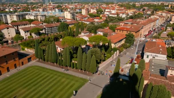 空中建立拍摄的美丽的比萨老城和托斯卡纳风光从广场工会 Miracoli 意大利 比萨有20多个历史教会和几个中世纪宫殿 — 图库视频影像
