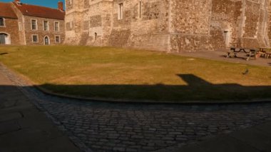 Kent, 11.asır Kalesi ve aynı zamanda İngiltere'de en büyük Kalesi ortaçağ Dover Kalesi görüntüsünü oluşturma