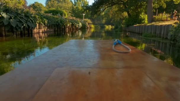 Promenade en bateau à Canterbury, Angleterre, Royaume-Uni — Video