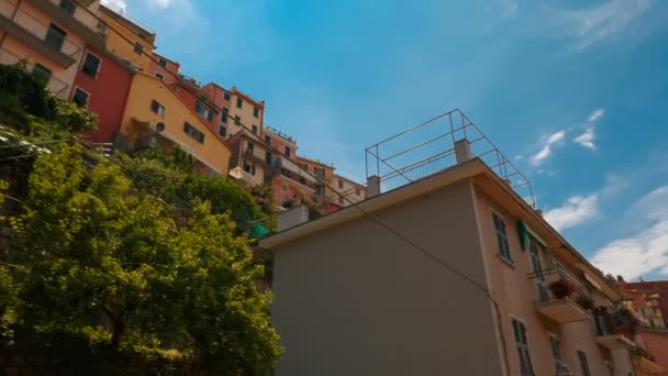 Cinque Terre, Liguria, İtalya sokaklarında — Stok video