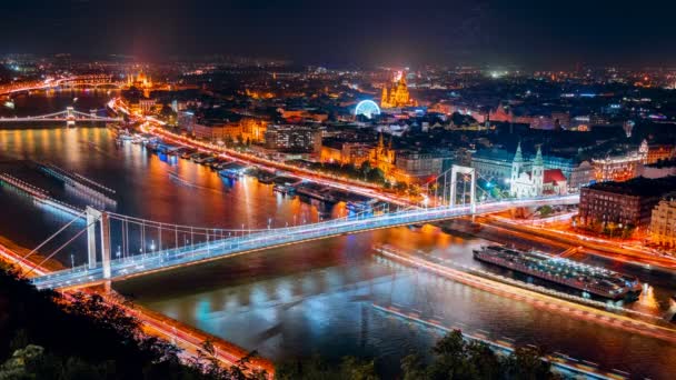 Timelapse nocturno del Danubio, Budapest, Hungría — Vídeos de Stock