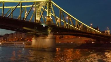 Budapeşte, 2018 - akşam shot Özgürlük Köprüsü ve Tuna Nehri Budapeşte, Macaristan için yaklaşık 19. yüzyılda Millennium sergi için inşa