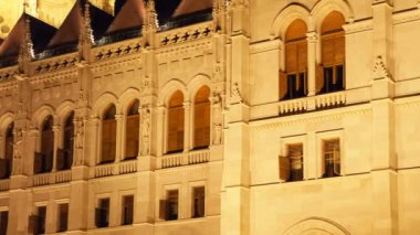 Telefoto gece atış Macarca Parlemento Binası, ikonik bir dönüm noktası Macaristan ve Budapeşte'de popüler bir hedef