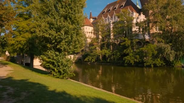 Primer Plano Del Hermoso Castillo Vajdahunyad Budapest Hungría Fue Construido — Vídeos de Stock