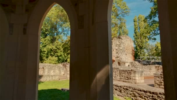 Kinowy Strzał Franciszkańskiego Kościoła Klasztoru Wyspa Małgorzaty Położony Dunaju Budapeszcie — Wideo stockowe