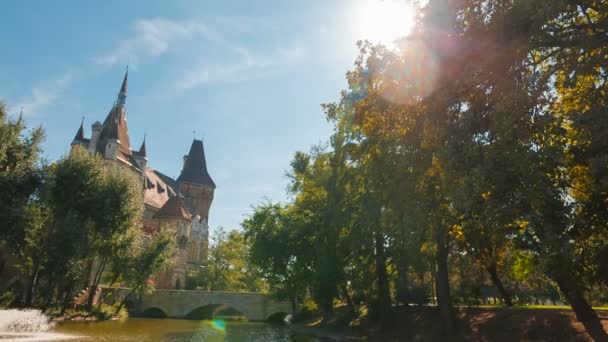 Budapeşte Macaristan Güzel Vajdahunyad Castle Geniş Açı Çekim Bin Yıllık — Stok video