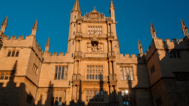 Oxford 2018 Sunset Establishing Shot Tower Five Orders Bodleian Library — стоковое видео
