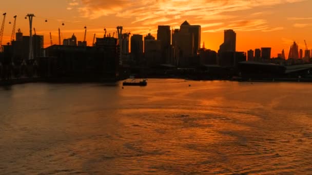 大约2018广角拍摄逐步揭示伦敦城市的天际线在火热的天空下 日落后几分钟 — 图库视频影像