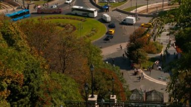Budapeşte, 2018 - yaklaşık Adam Clark Meydanı telefoto çekim Budapeşte Macar başkentinde. Kare İskoç inşaat mühendisi sonra adlandırılır