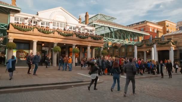 London Sekitar Tahun 2018 Telephoto Ditembak Sepanjang Eksterior Arkade Covent — Stok Video