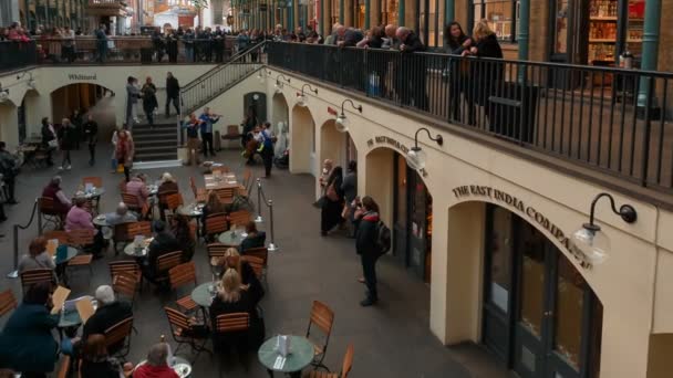 London Circa 2018 Panning Shot Interior Famous Covent Garden Arcade — Stock Video