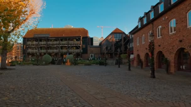 St Katharine Docks, Londra, Inghilterra, Regno Unito — Video Stock