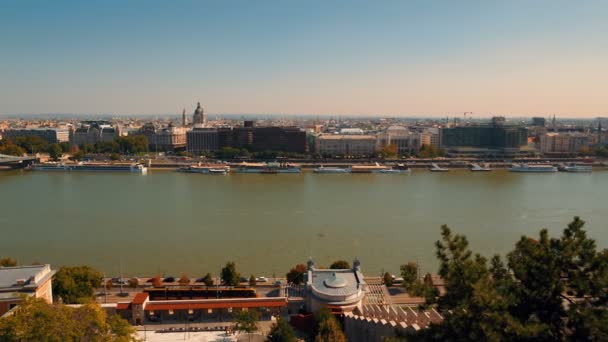 Castillo de Buda y Danubio, Budapest, Hungría — Vídeo de stock
